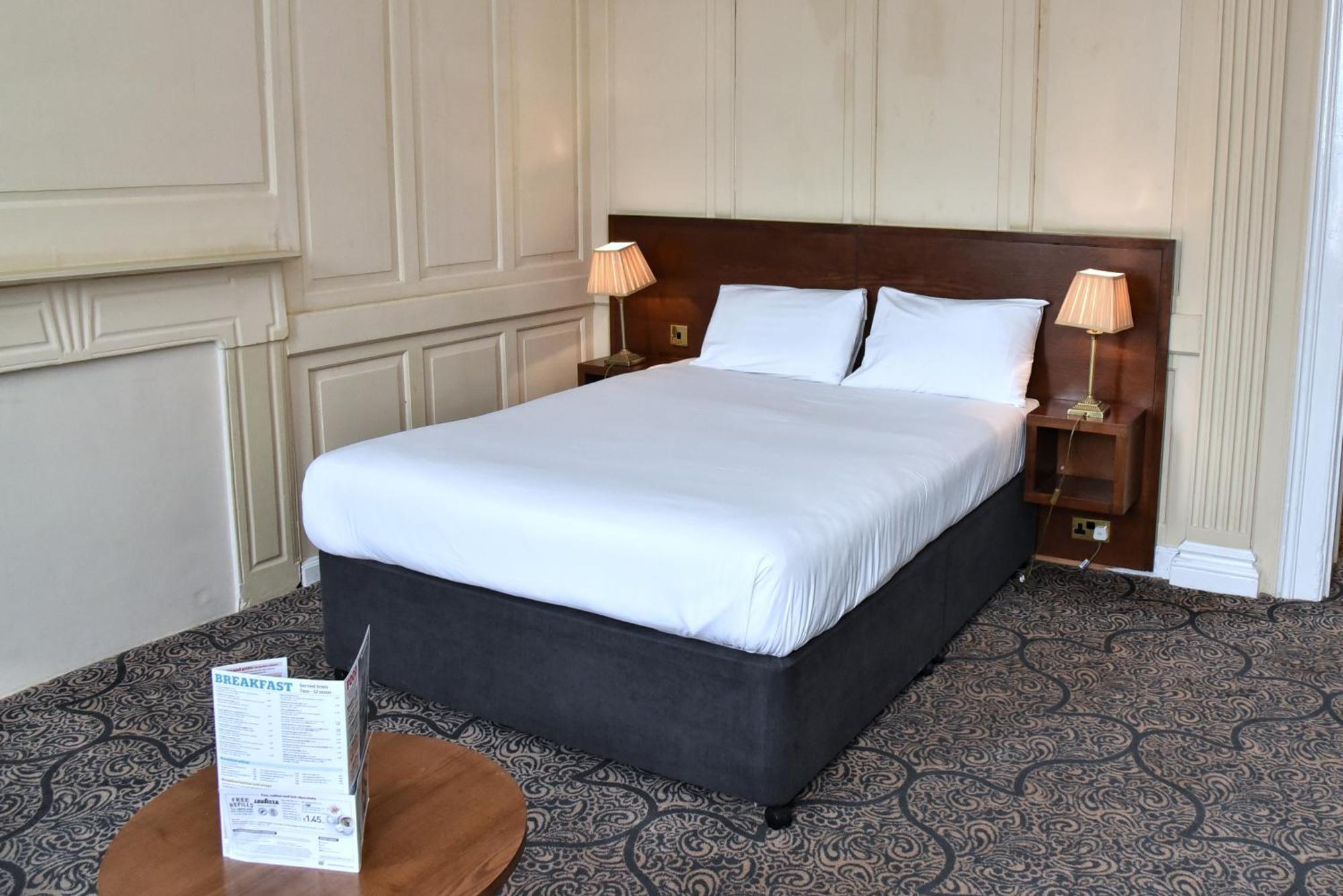 The Castle Hotel Wetherspoon Ruthin Ngoại thất bức ảnh