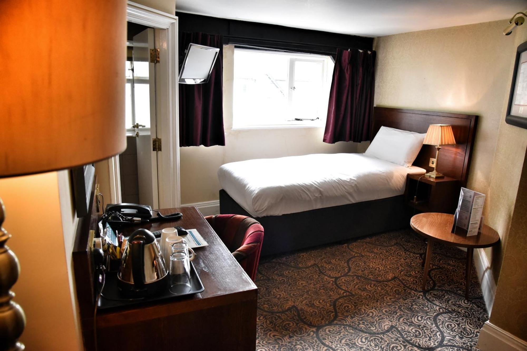 The Castle Hotel Wetherspoon Ruthin Ngoại thất bức ảnh