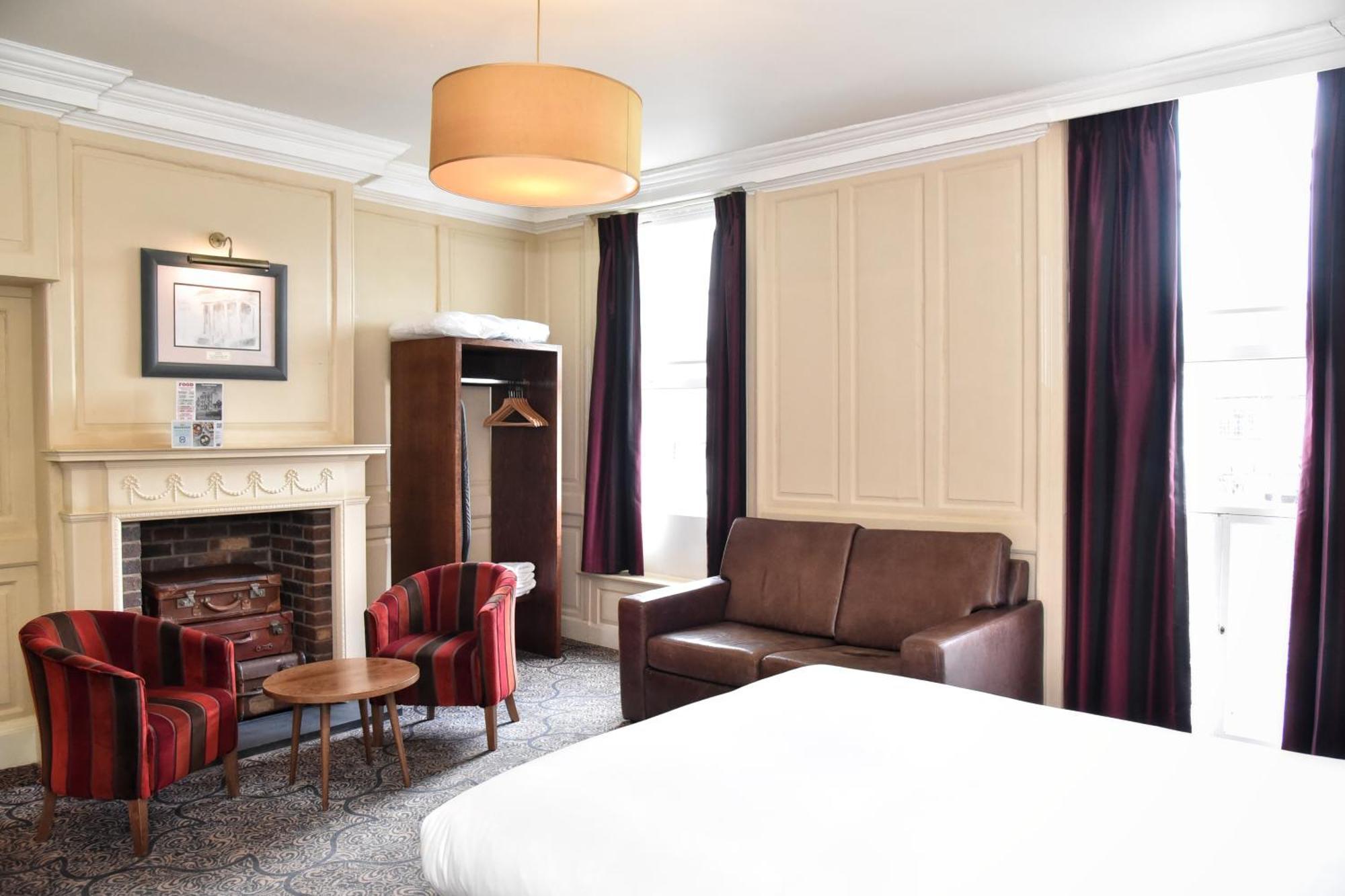 The Castle Hotel Wetherspoon Ruthin Ngoại thất bức ảnh