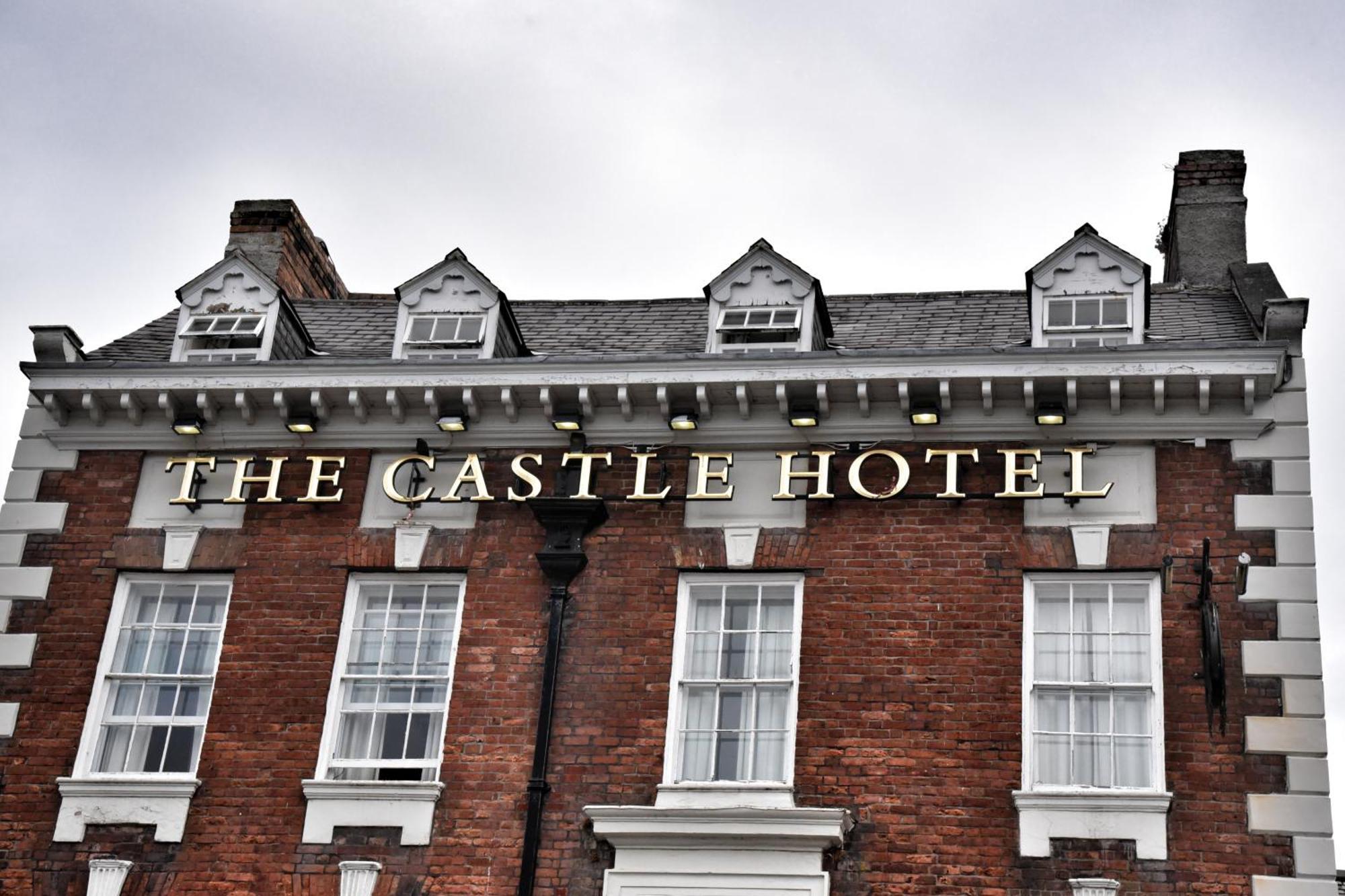 The Castle Hotel Wetherspoon Ruthin Ngoại thất bức ảnh
