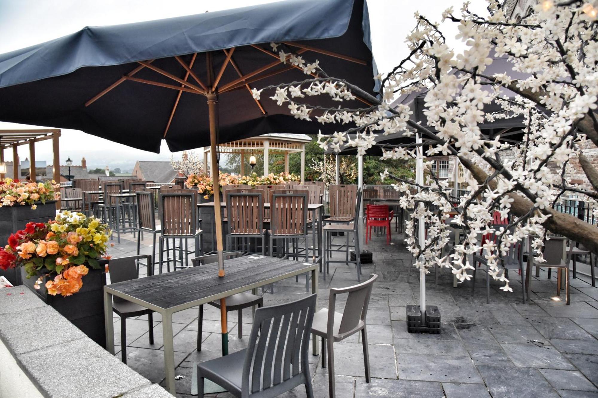 The Castle Hotel Wetherspoon Ruthin Ngoại thất bức ảnh