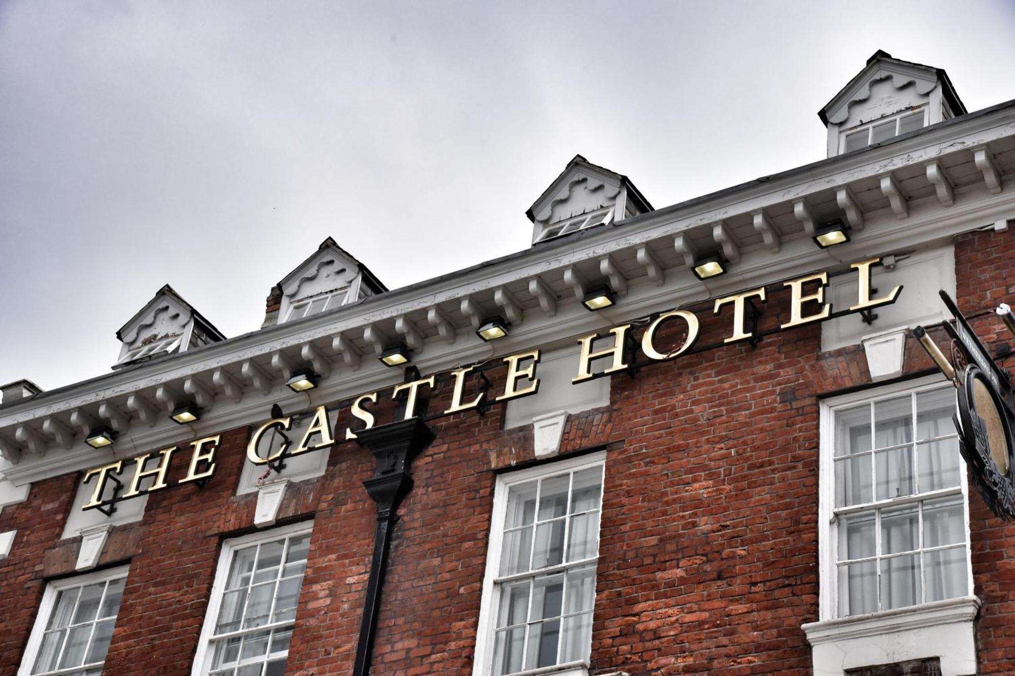 The Castle Hotel Wetherspoon Ruthin Ngoại thất bức ảnh