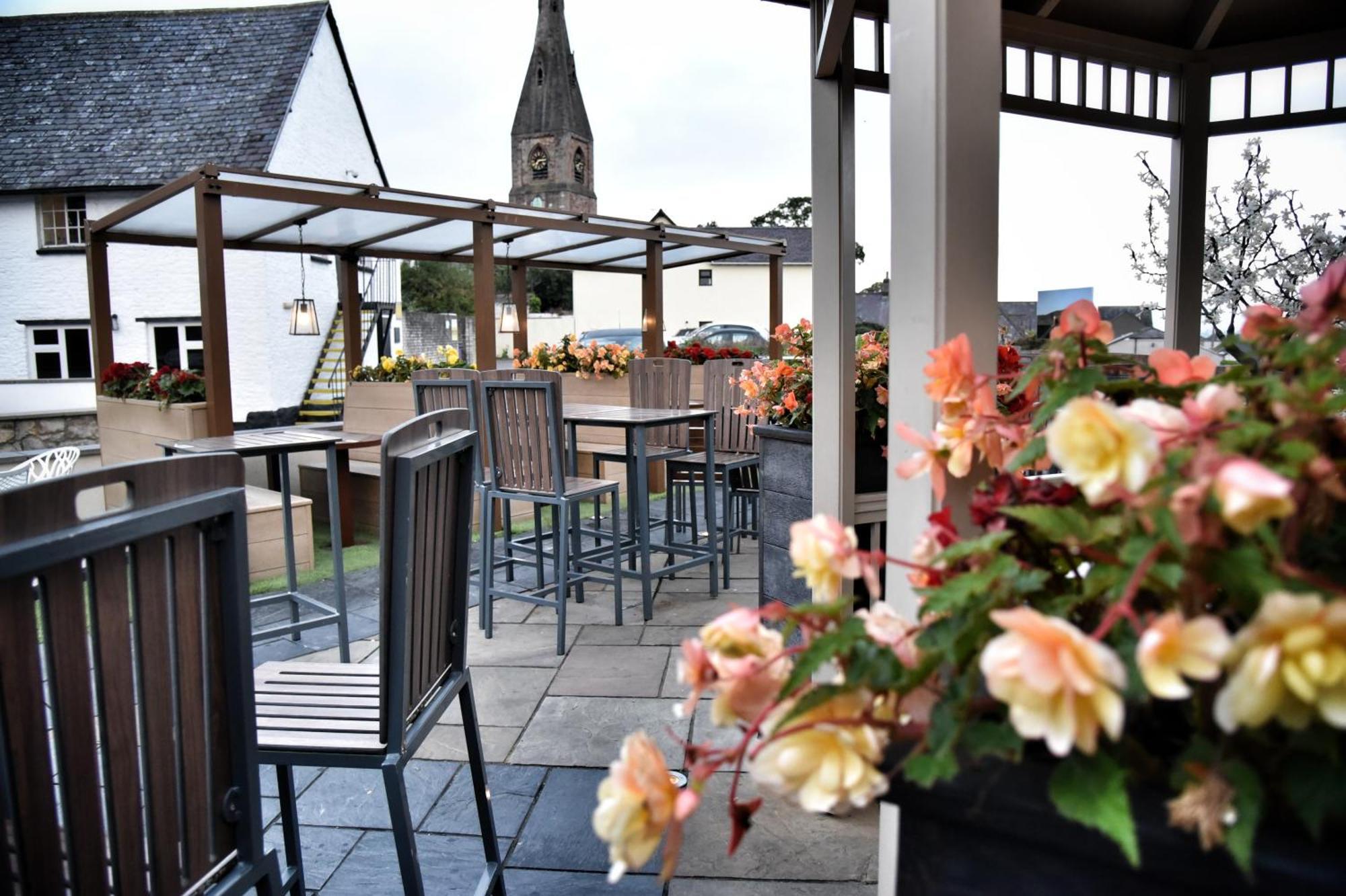 The Castle Hotel Wetherspoon Ruthin Ngoại thất bức ảnh