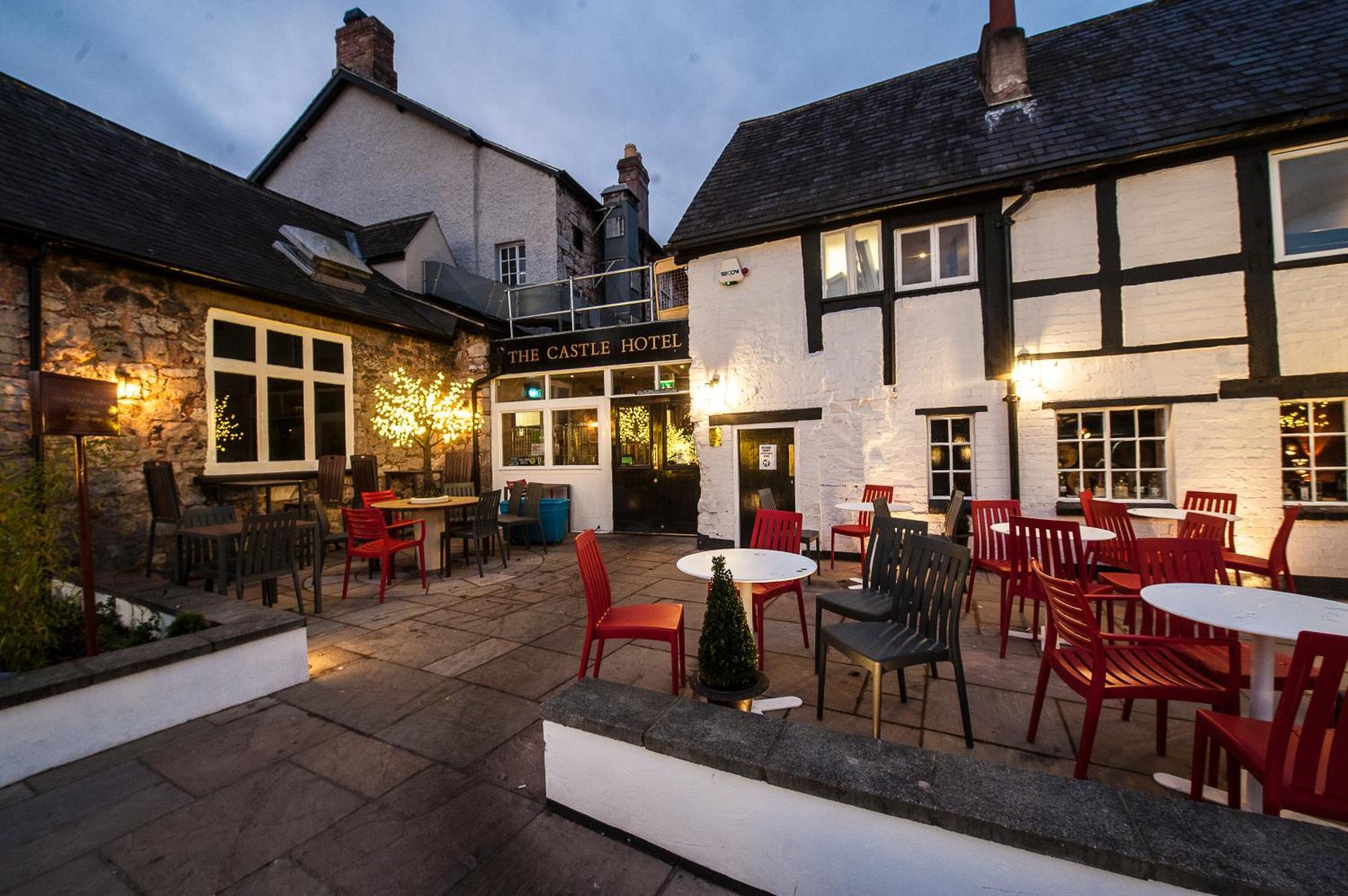 The Castle Hotel Wetherspoon Ruthin Ngoại thất bức ảnh