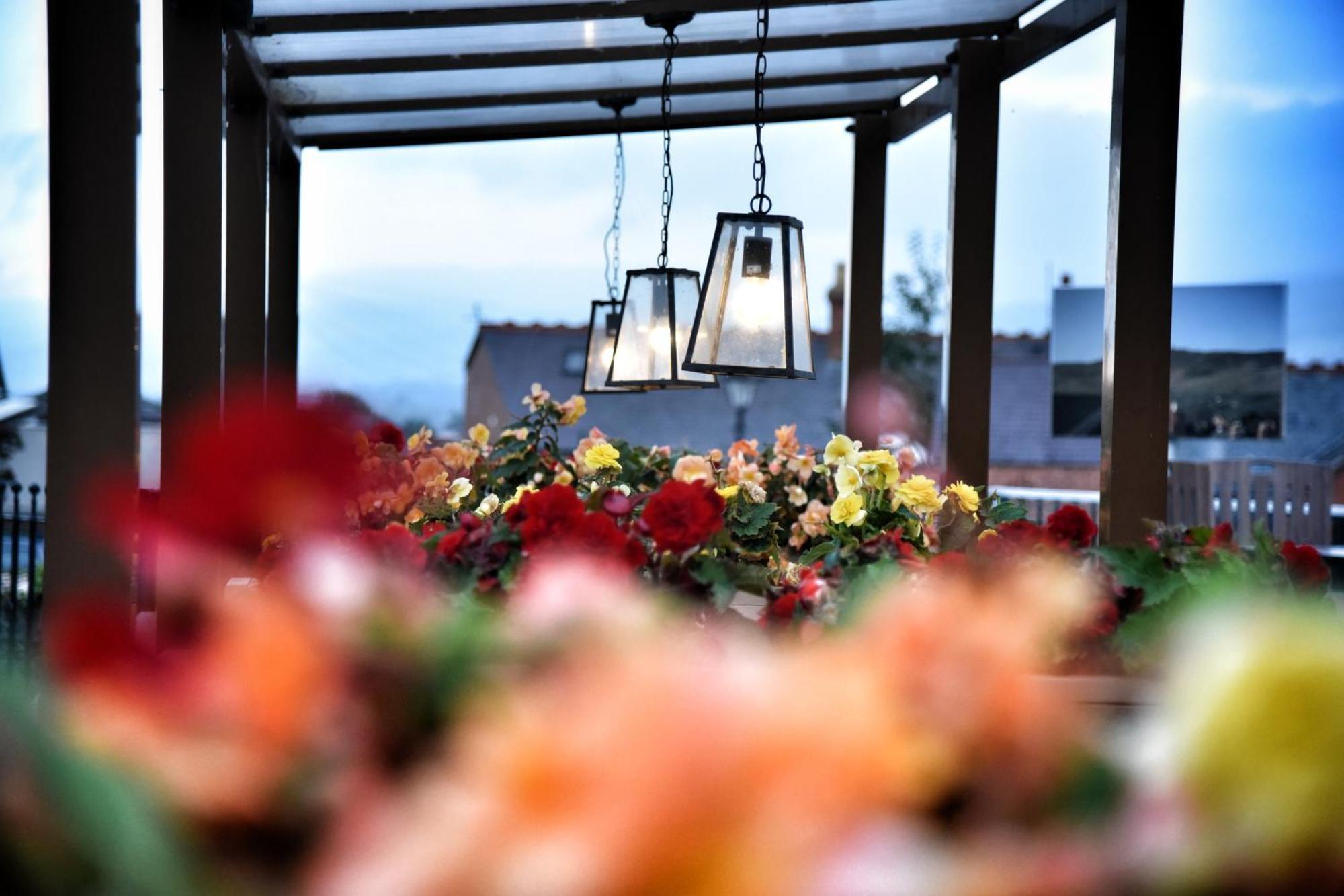 The Castle Hotel Wetherspoon Ruthin Ngoại thất bức ảnh