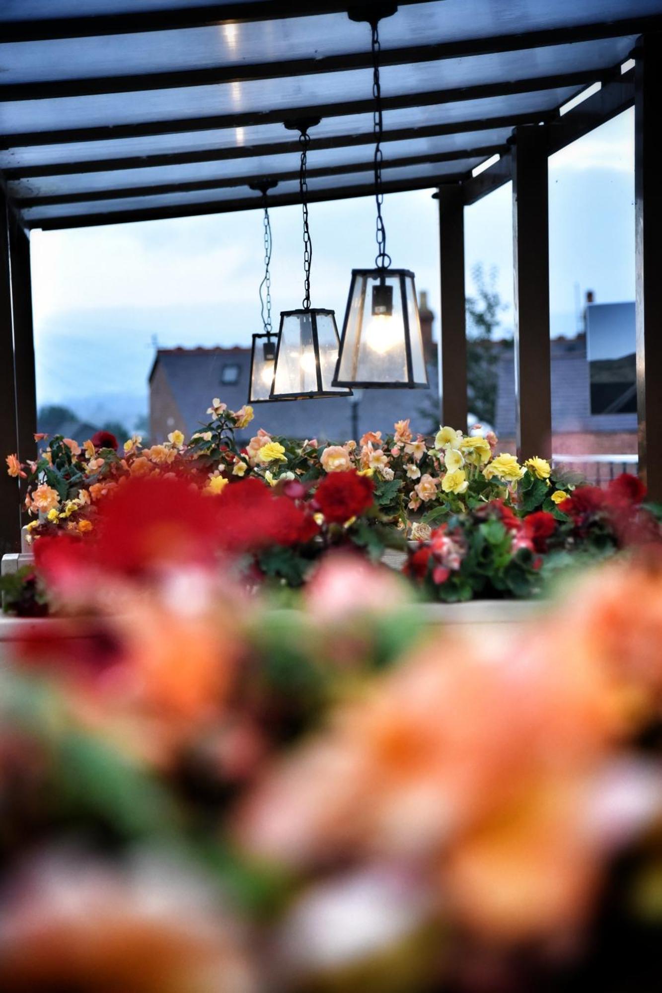 The Castle Hotel Wetherspoon Ruthin Ngoại thất bức ảnh