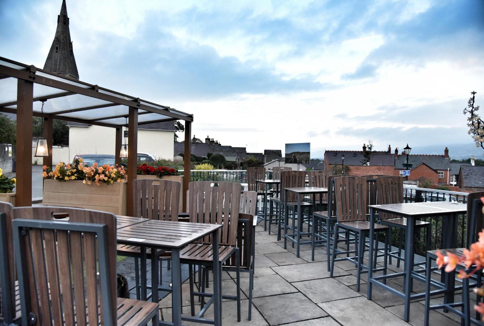 The Castle Hotel Wetherspoon Ruthin Ngoại thất bức ảnh