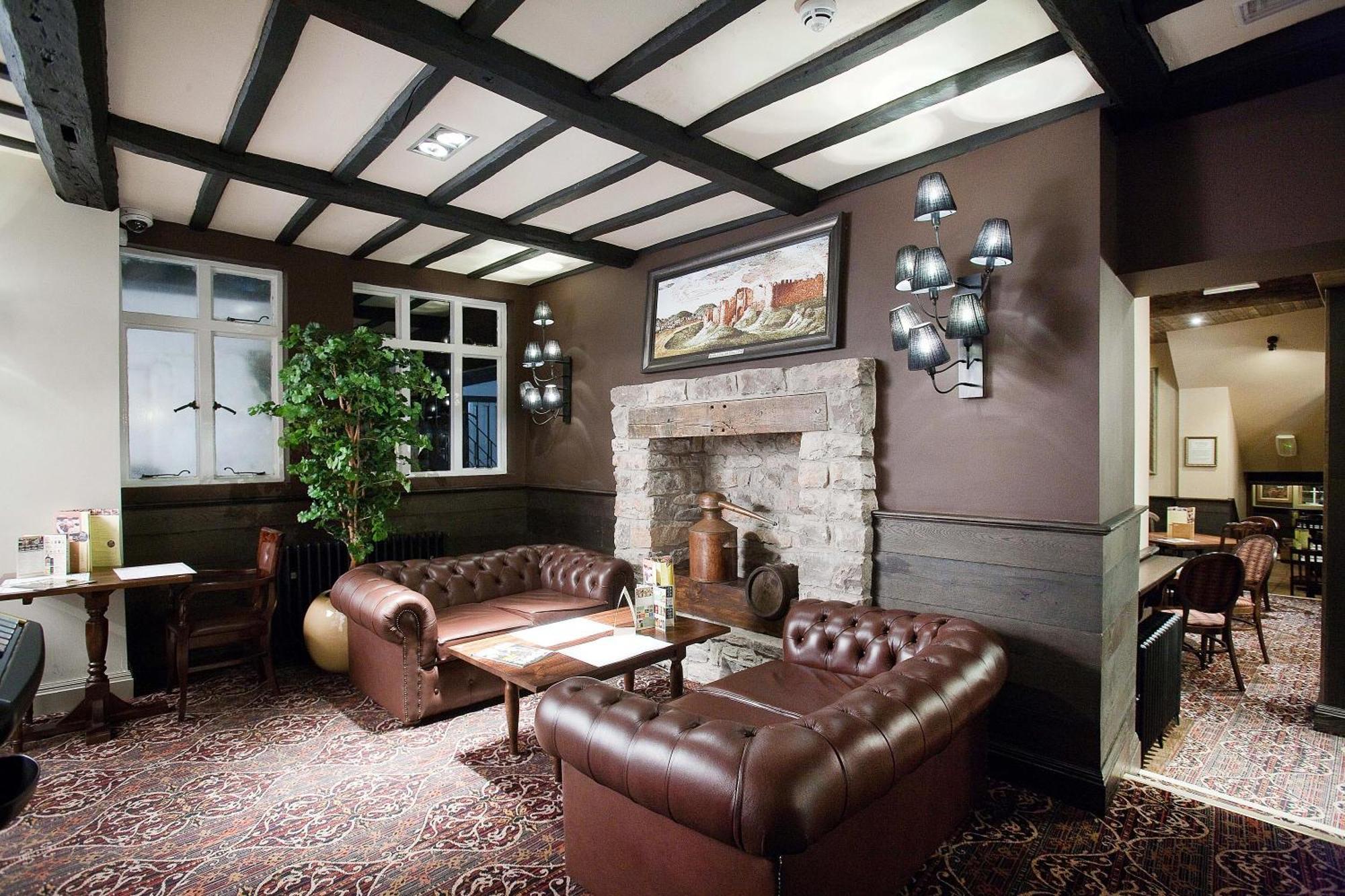 The Castle Hotel Wetherspoon Ruthin Ngoại thất bức ảnh