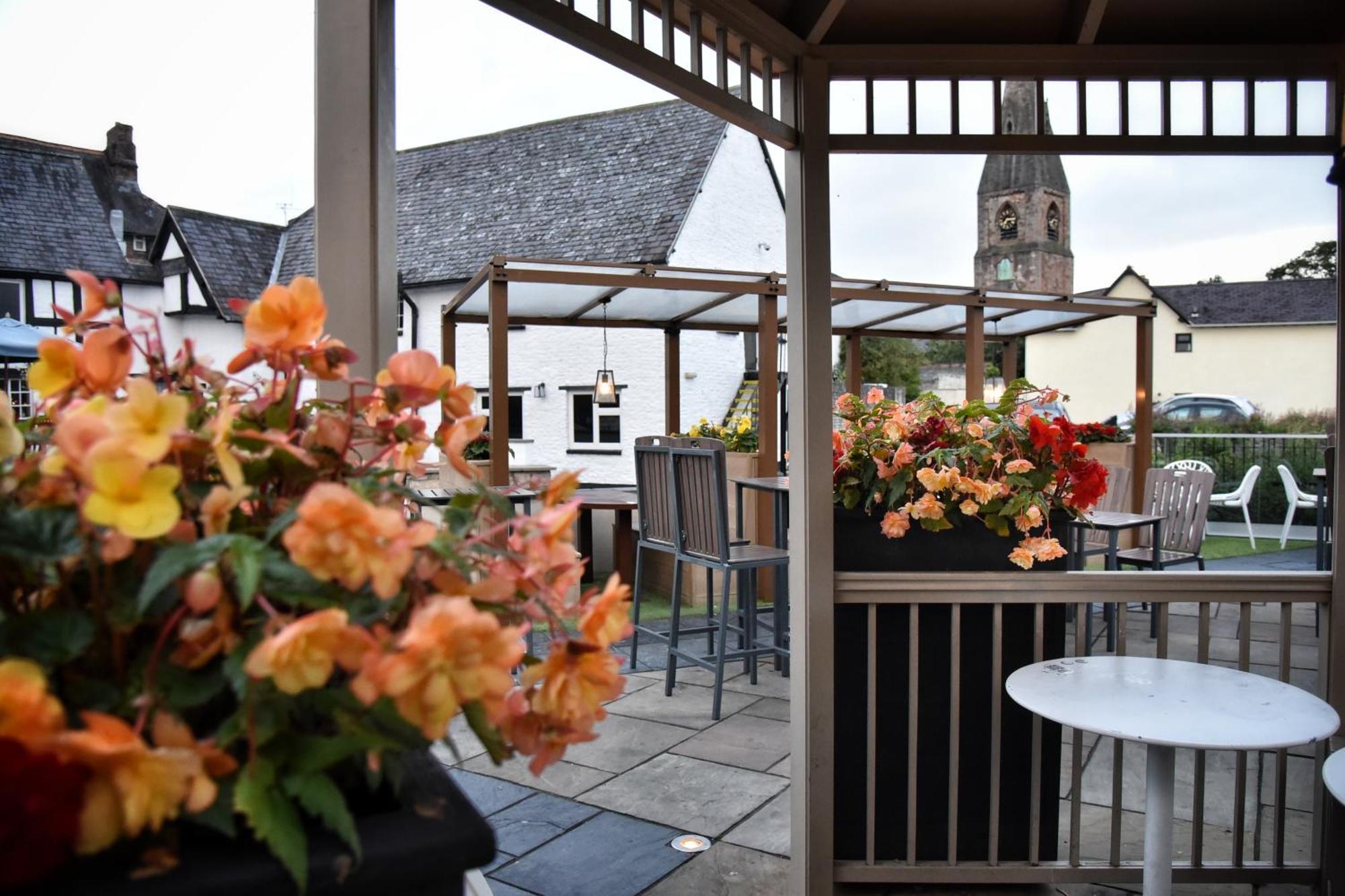 The Castle Hotel Wetherspoon Ruthin Ngoại thất bức ảnh