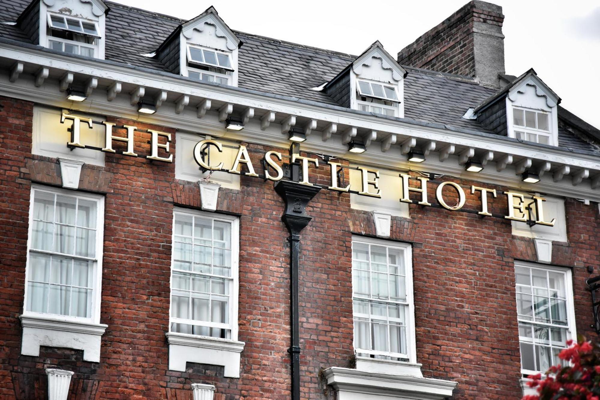 The Castle Hotel Wetherspoon Ruthin Ngoại thất bức ảnh