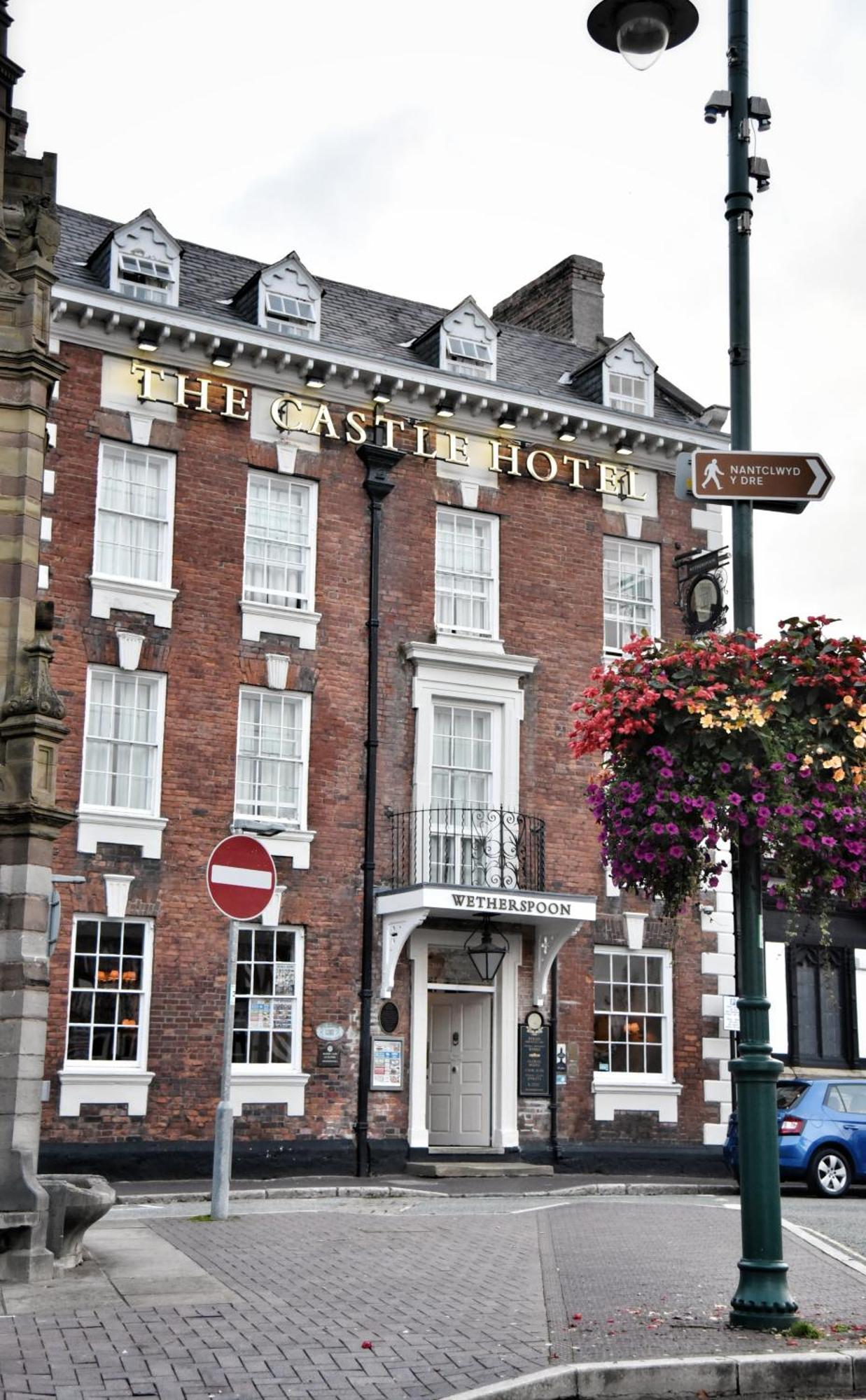 The Castle Hotel Wetherspoon Ruthin Ngoại thất bức ảnh