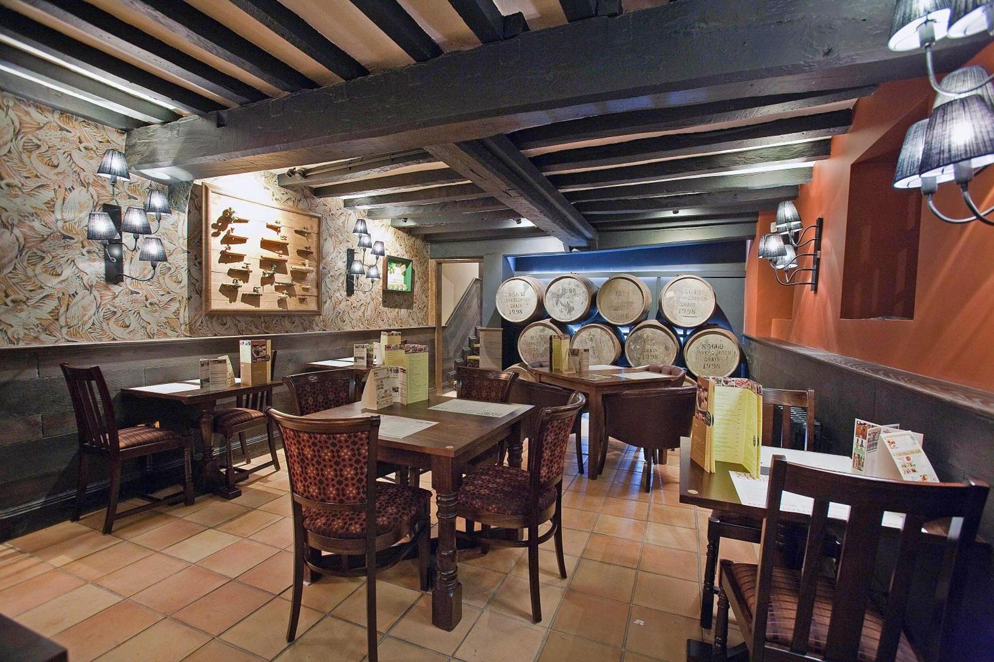 The Castle Hotel Wetherspoon Ruthin Ngoại thất bức ảnh