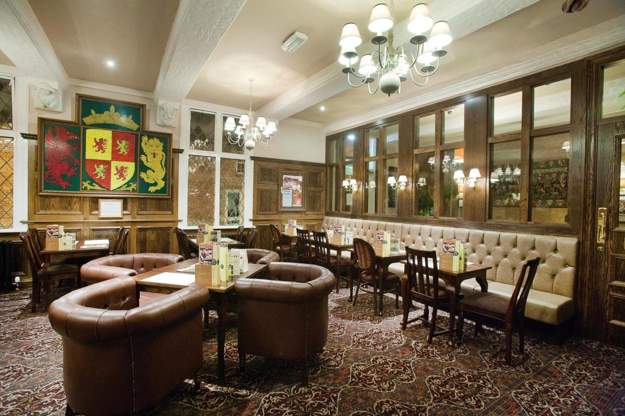 The Castle Hotel Wetherspoon Ruthin Ngoại thất bức ảnh