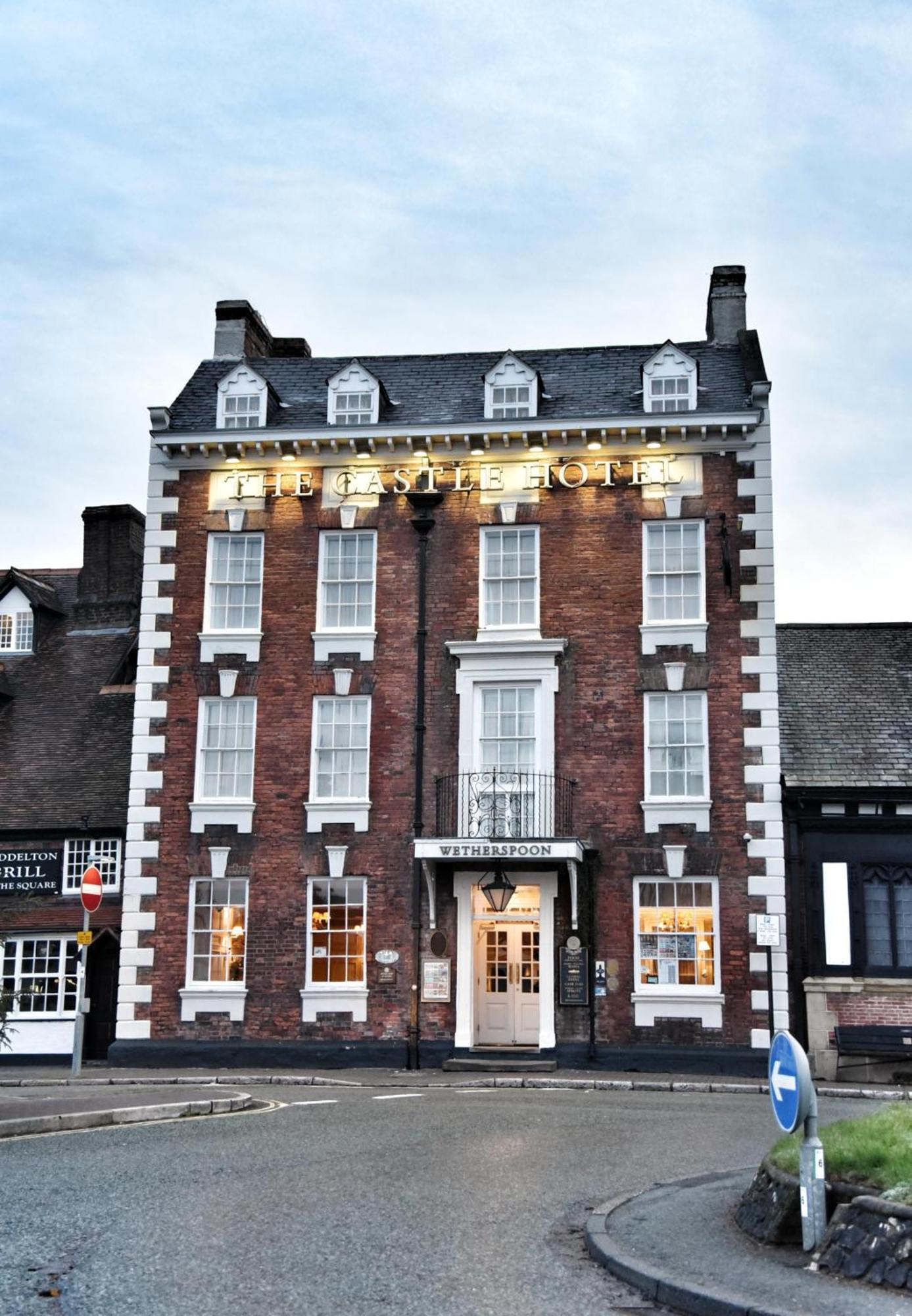 The Castle Hotel Wetherspoon Ruthin Ngoại thất bức ảnh