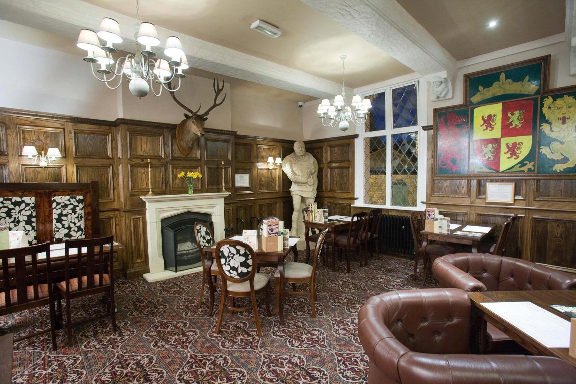 The Castle Hotel Wetherspoon Ruthin Ngoại thất bức ảnh