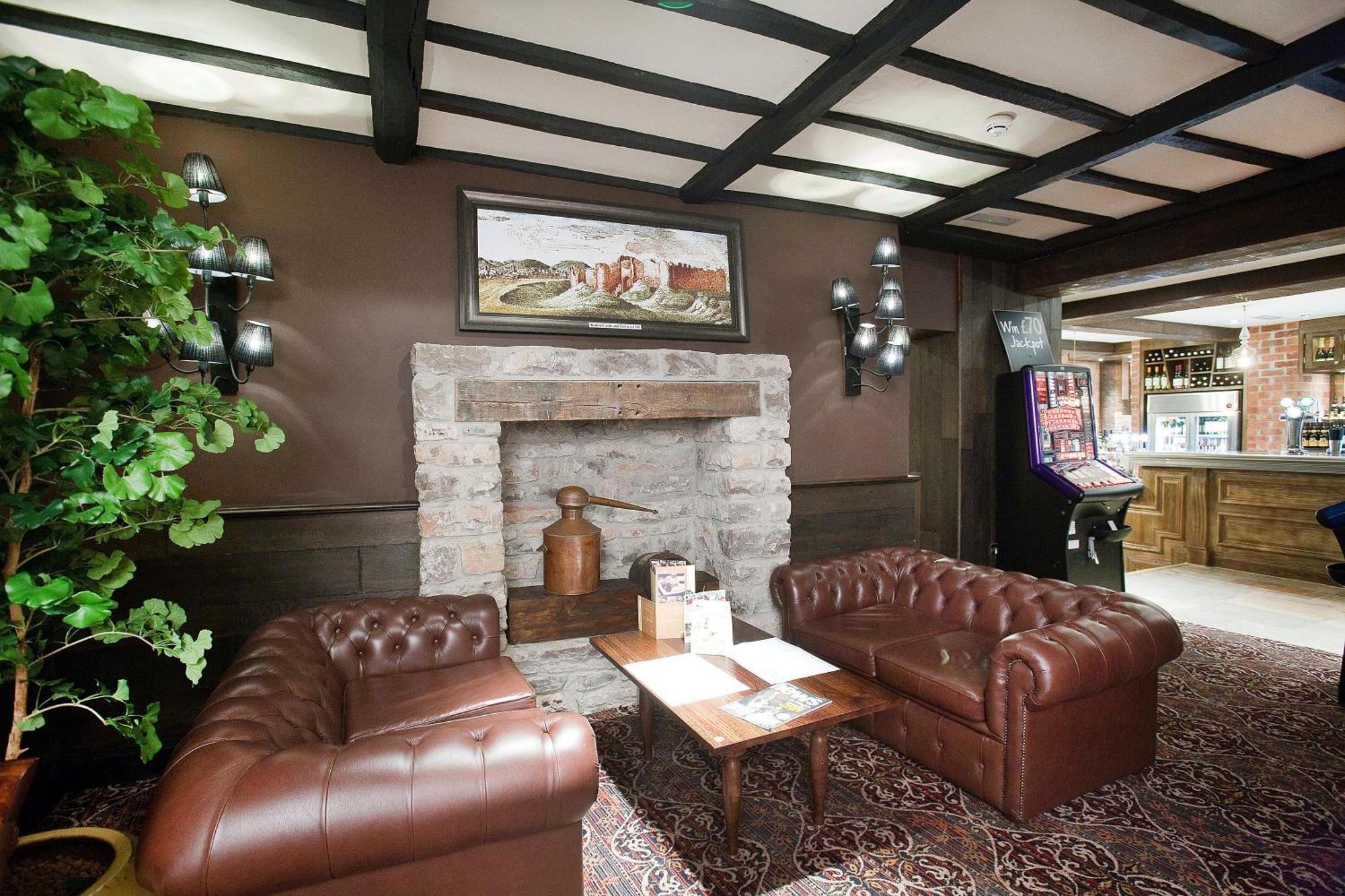 The Castle Hotel Wetherspoon Ruthin Ngoại thất bức ảnh