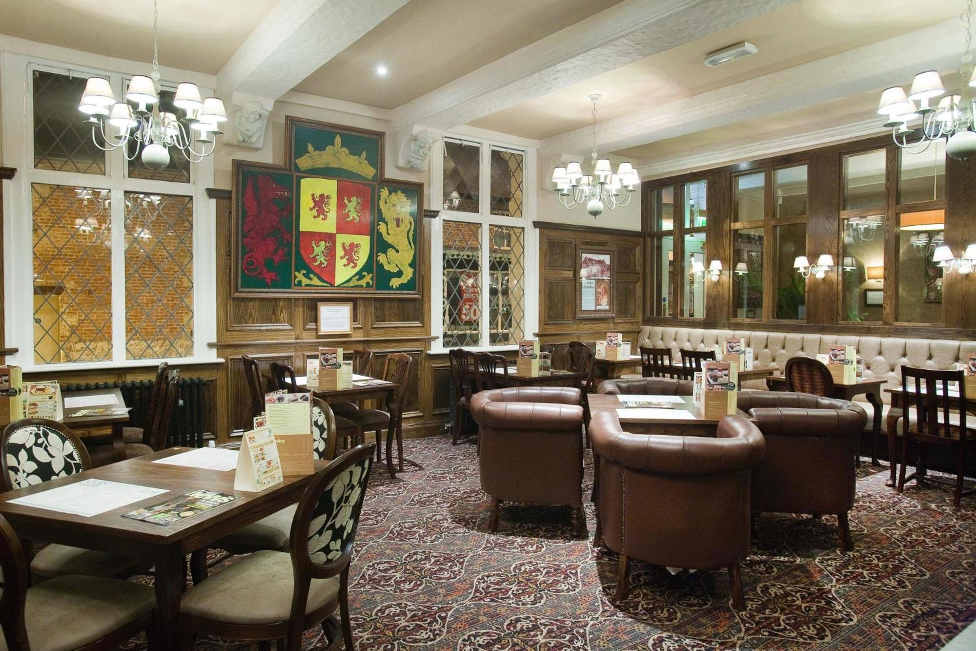 The Castle Hotel Wetherspoon Ruthin Ngoại thất bức ảnh