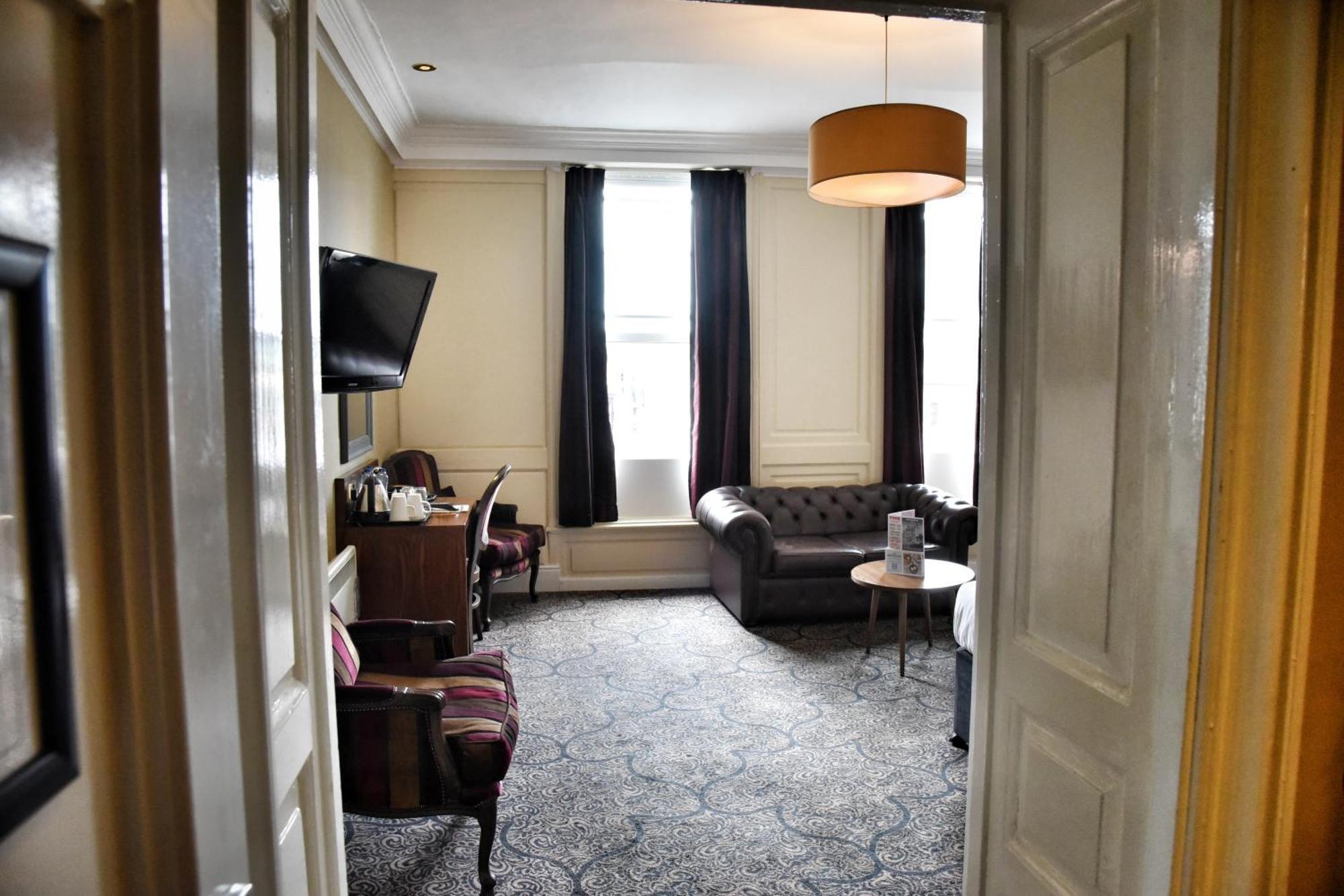 The Castle Hotel Wetherspoon Ruthin Ngoại thất bức ảnh