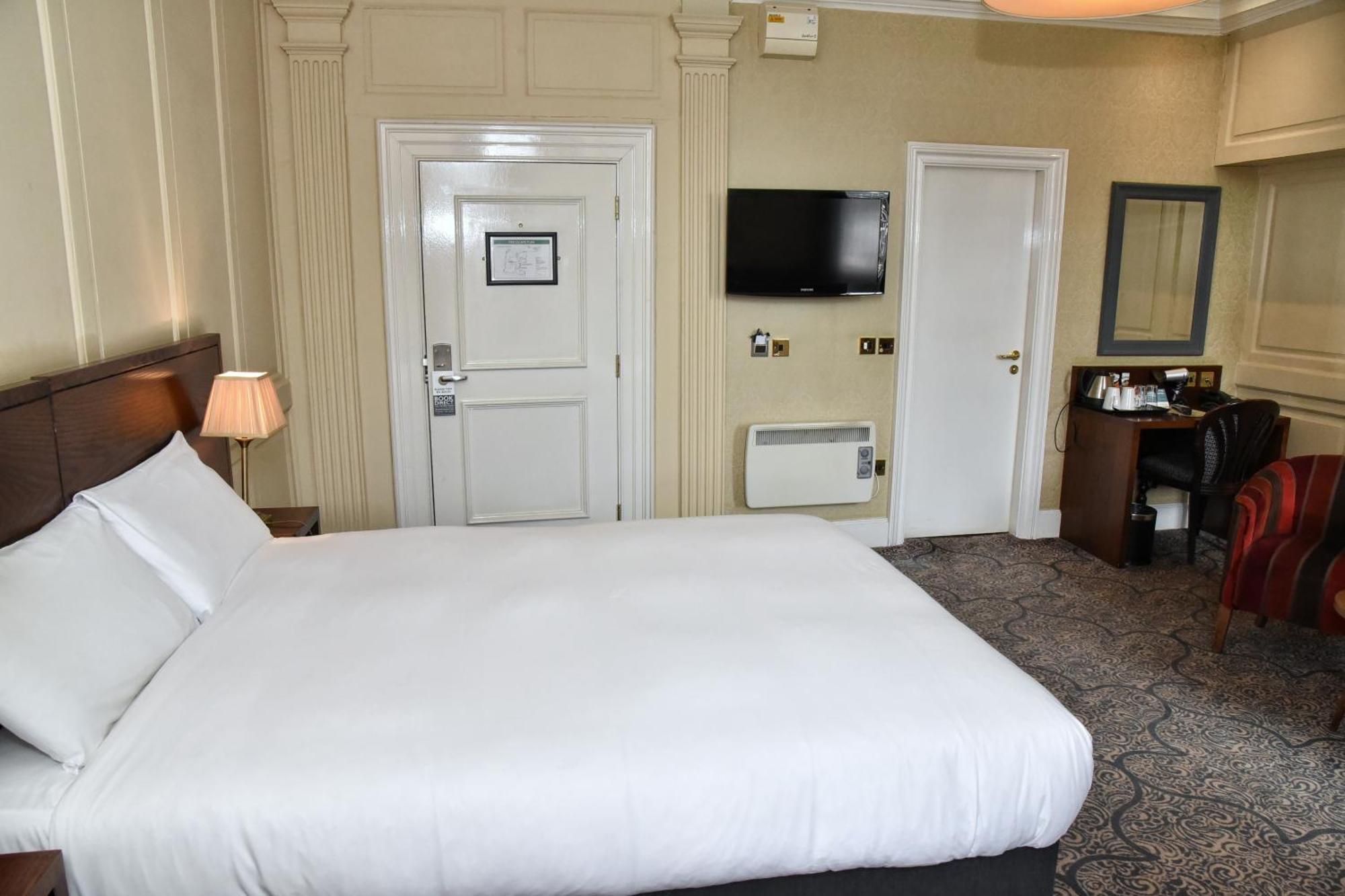 The Castle Hotel Wetherspoon Ruthin Ngoại thất bức ảnh